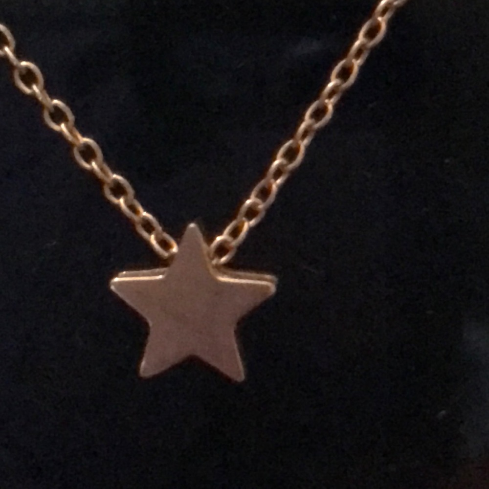 COPY - 14 K sliding star on a lightweight box chain..